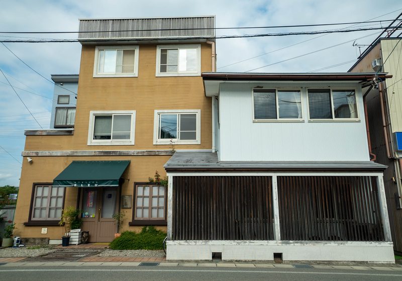compassの外観。自宅兼美容室に隣接するゲストルーム